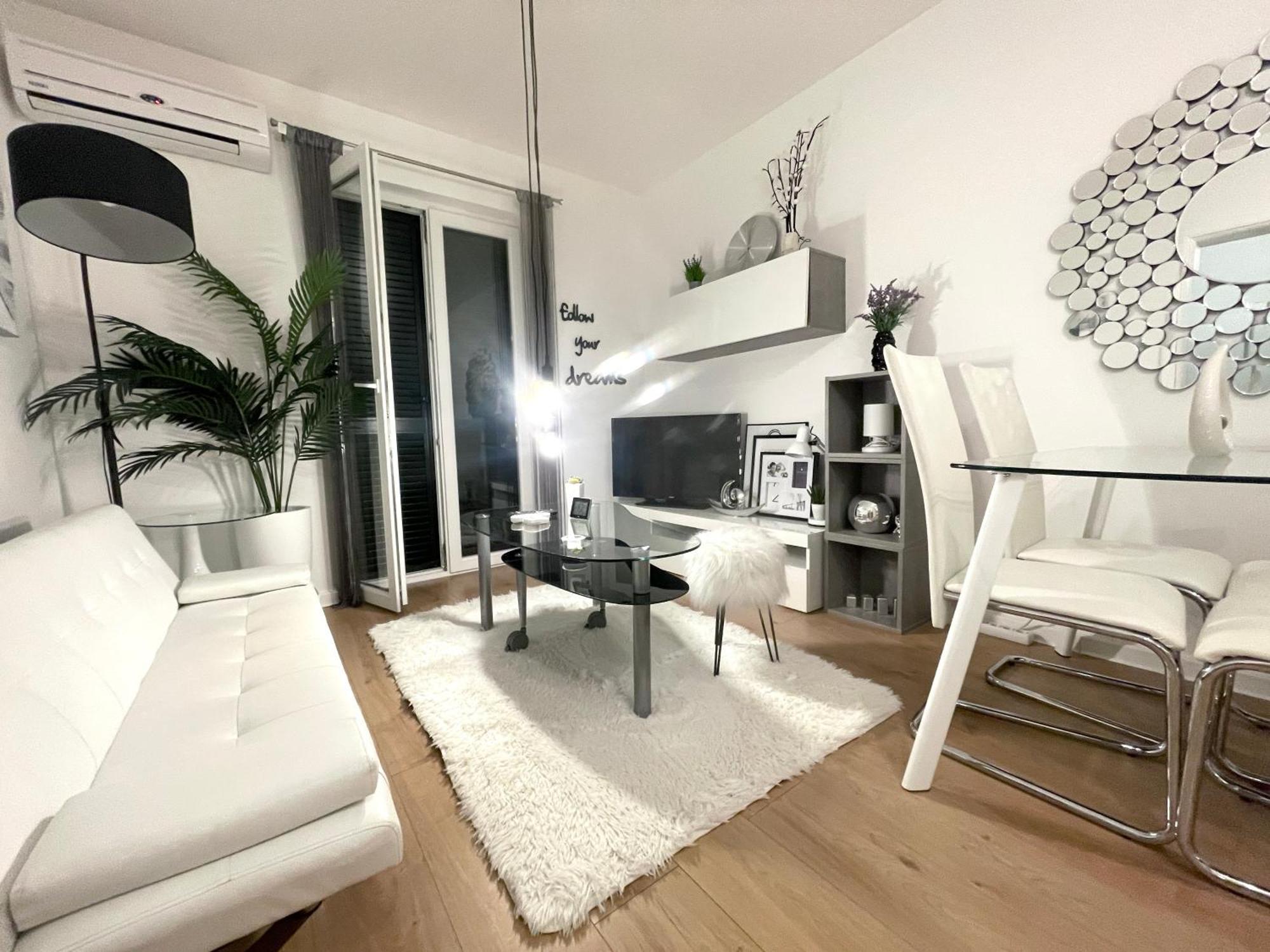 New Chic Apartment